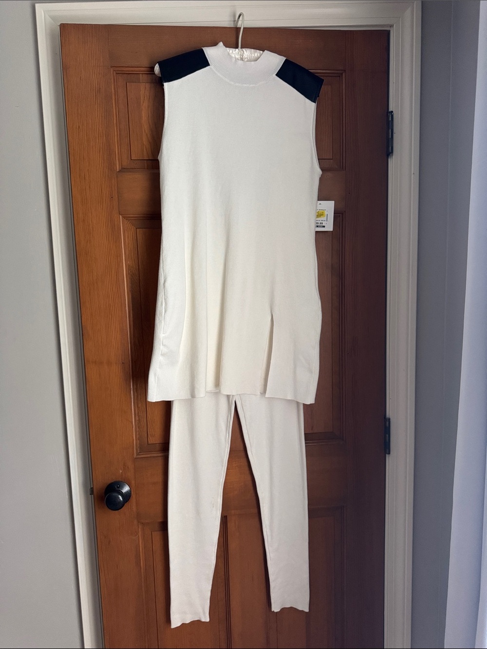 Ellen Tracy Ivory Tunic & Leggings with Black Leather Shoulder Detail